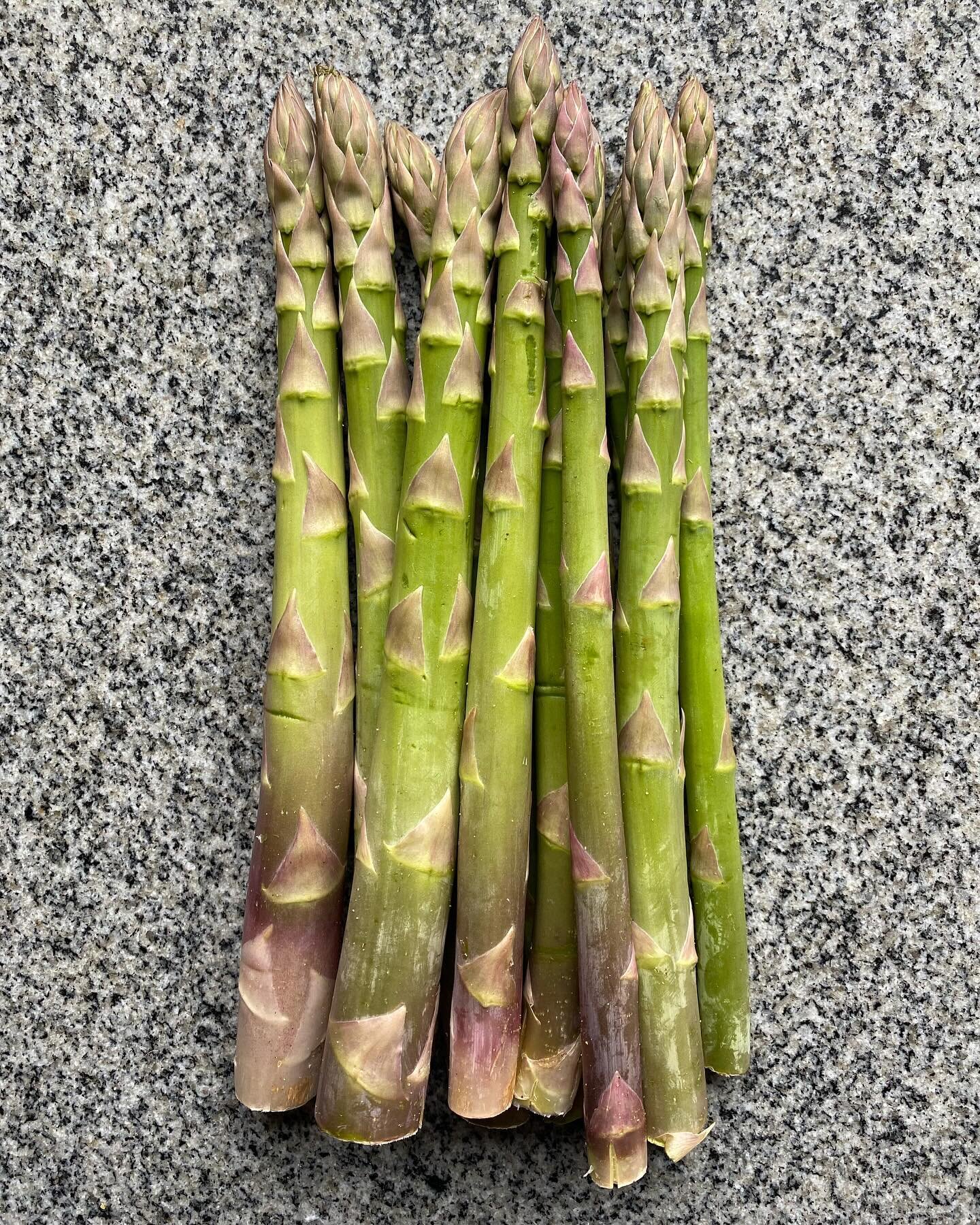 Another sign of spring, very early English asparagus. A real treat and the first of the season. Hopefully be some local asparagus&rsquo;s at @whiteleysfarm in the next month or so too. #firstasparagus #earlyspring #seasonalproduce #asparaguslover #fr