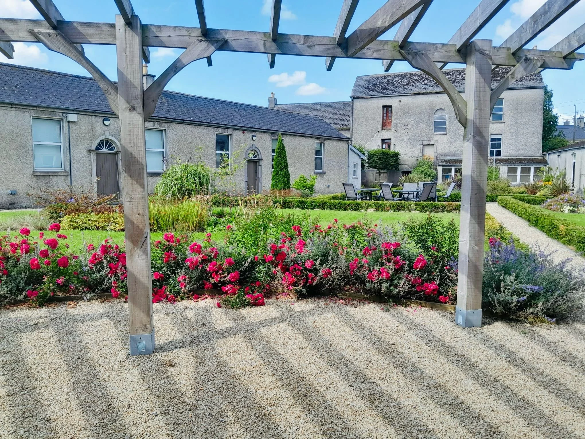 Step outside to BloomHQ’s tranquil garden - the perfect spot for fresh air breaks, informal meetings, or inspiring creative sessions.