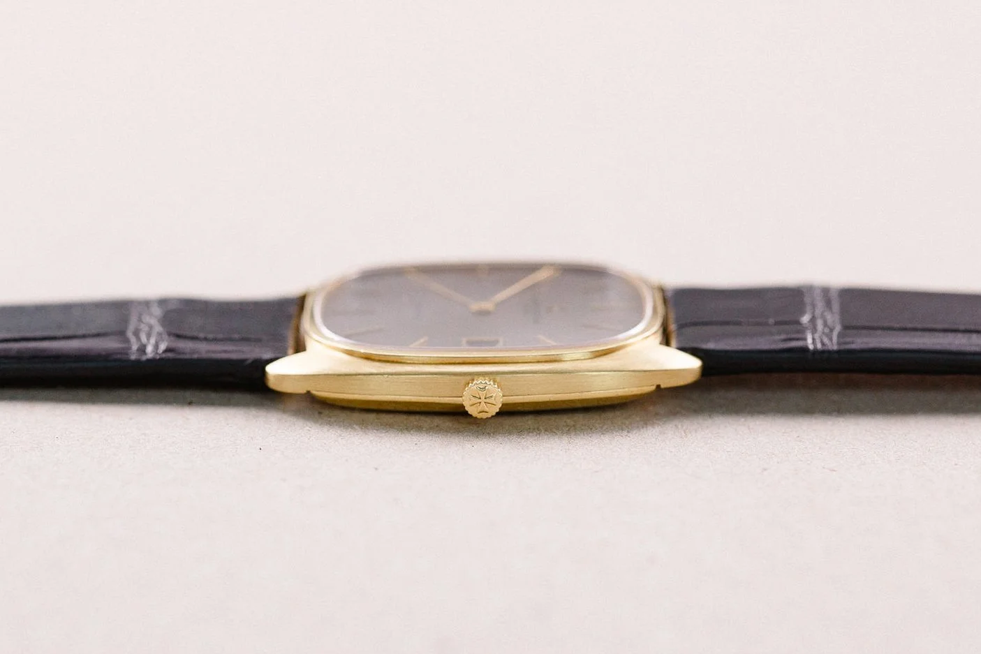 Vacheron_Constantin_2045_Automatic_K1121_Date_18ct_Gold_Jumbo_Ellipse_Vintage_1970s_8-2.jpg