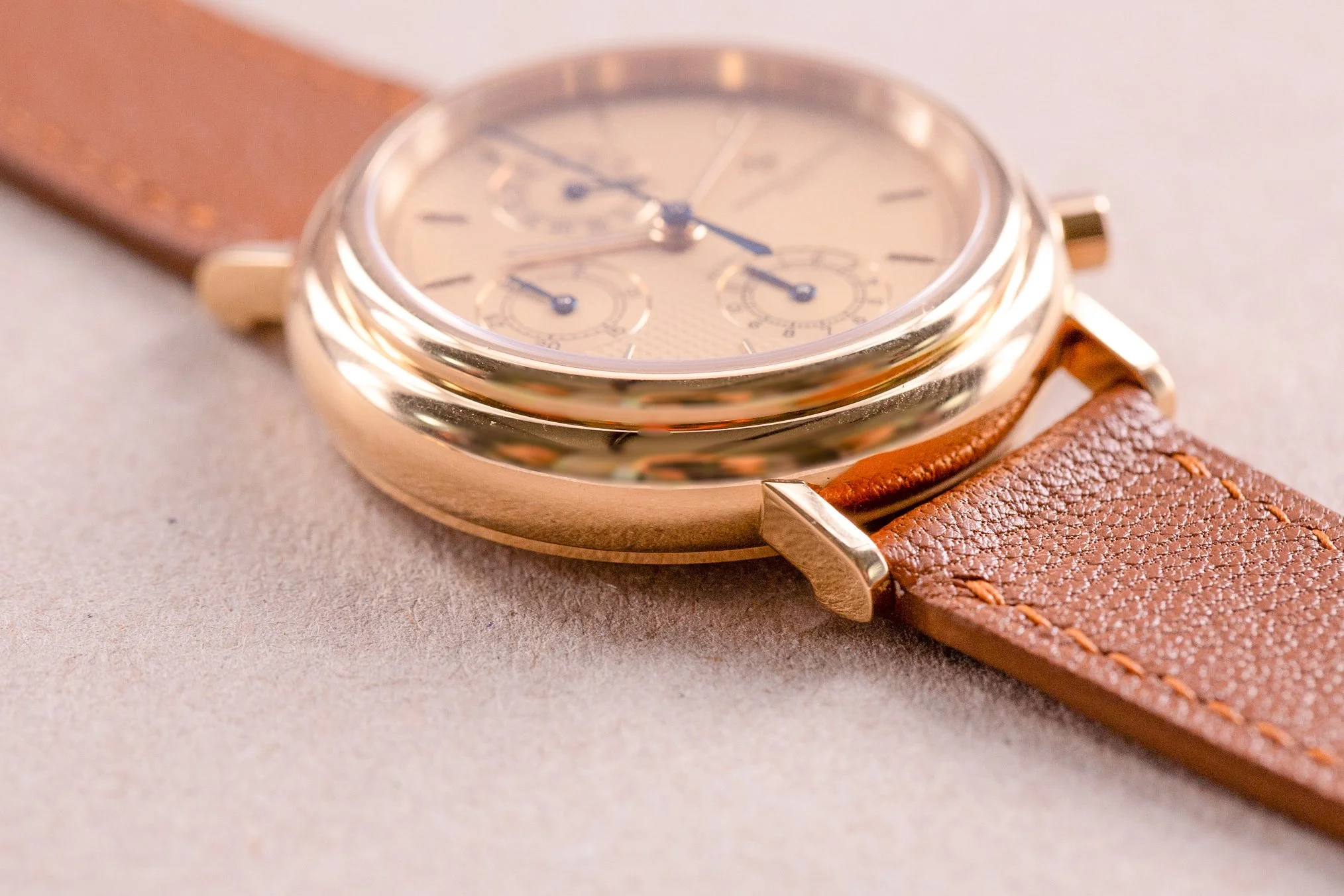 Vacheron_Constantin_18ct_Gold_Historiques_Chronograph_47001_Clous_De_Paris_Vintage_10-2.jpg