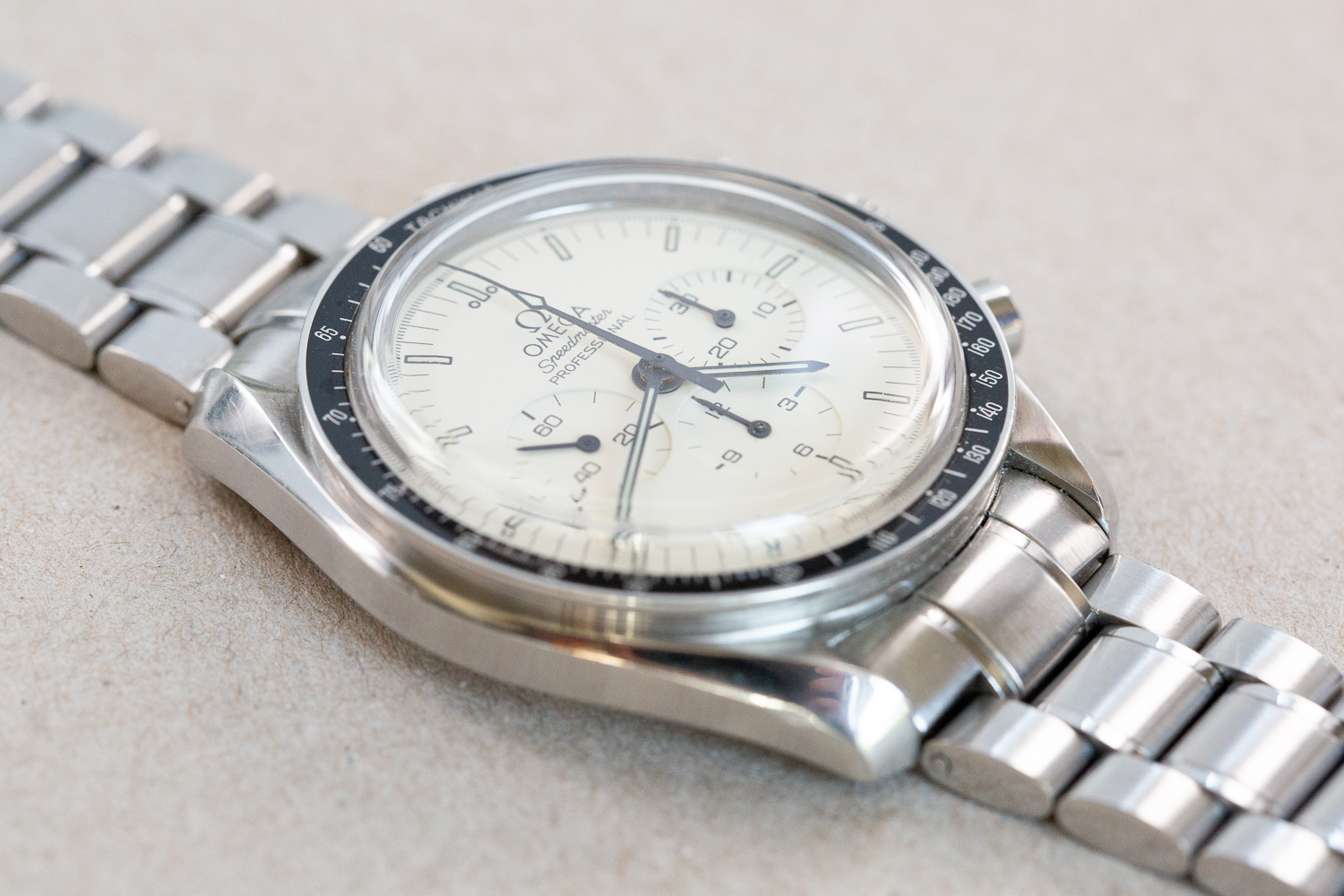 omega speedmaster albino