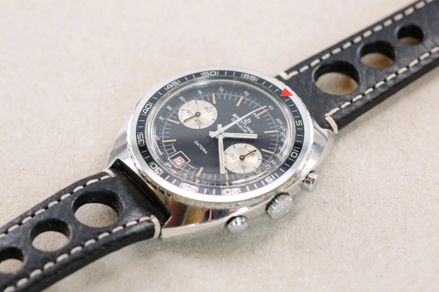 Breitling_Datora_2034_Black_Reverse_Panda_Mint_3.jpg
