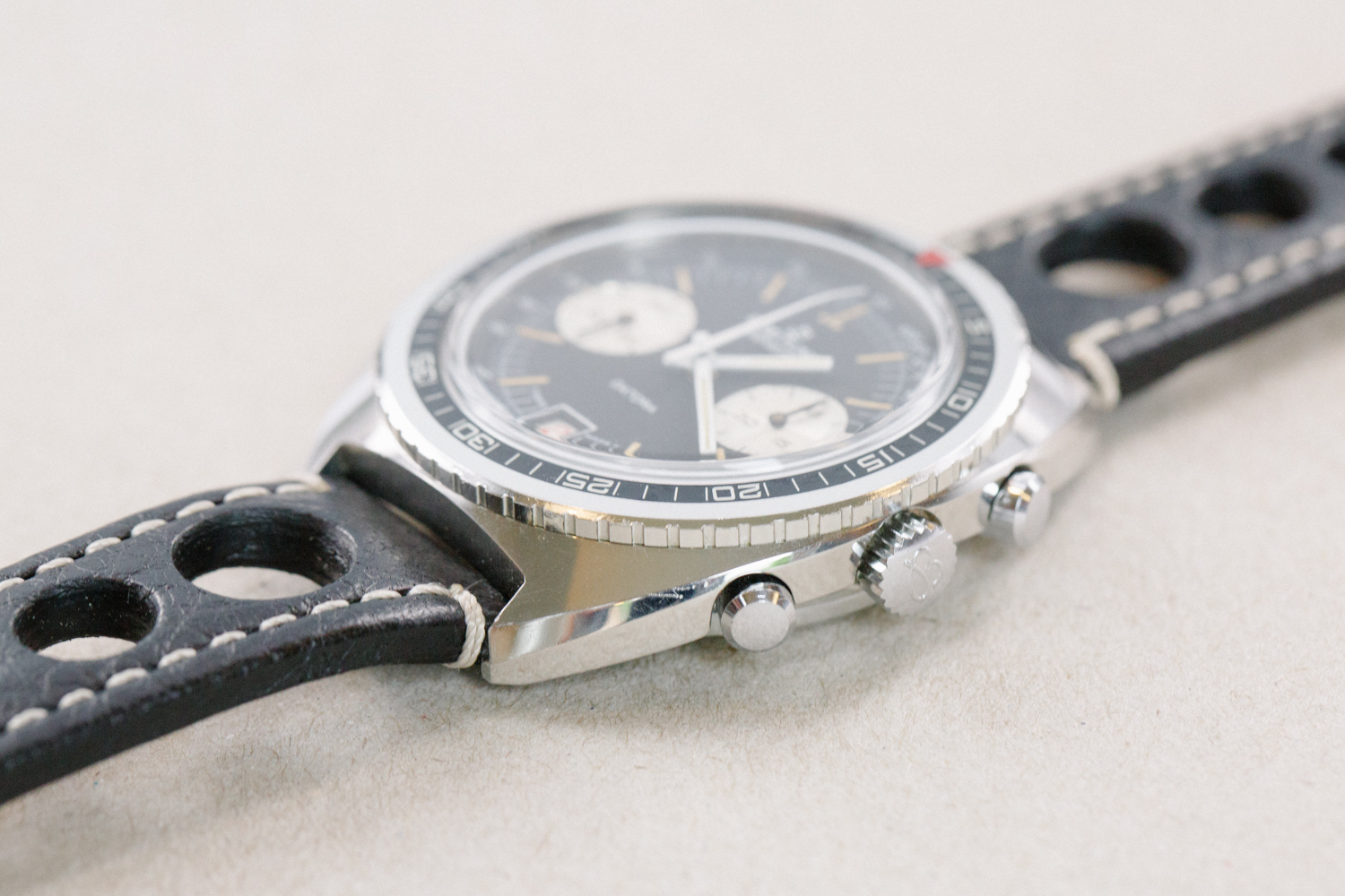 Breitling_Datora_2034_Black_Reverse_Panda_Mint_4.jpg