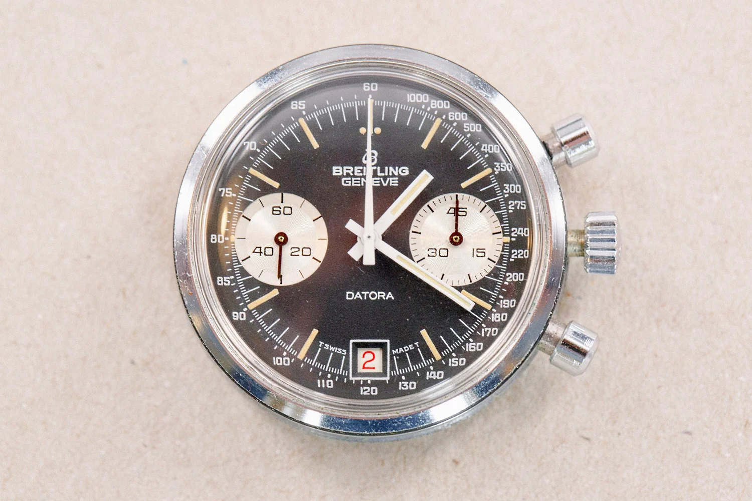 Breitling_Datora_2034_Black_Reverse_Panda_Mint_8.jpg