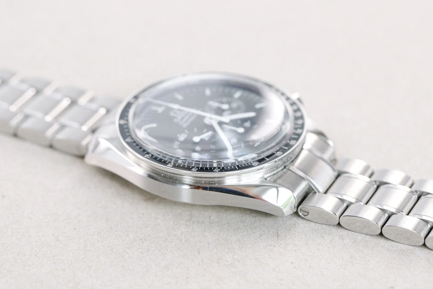 Omega_Speedmaster_Moonwatch_2019_unworn_7.jpg