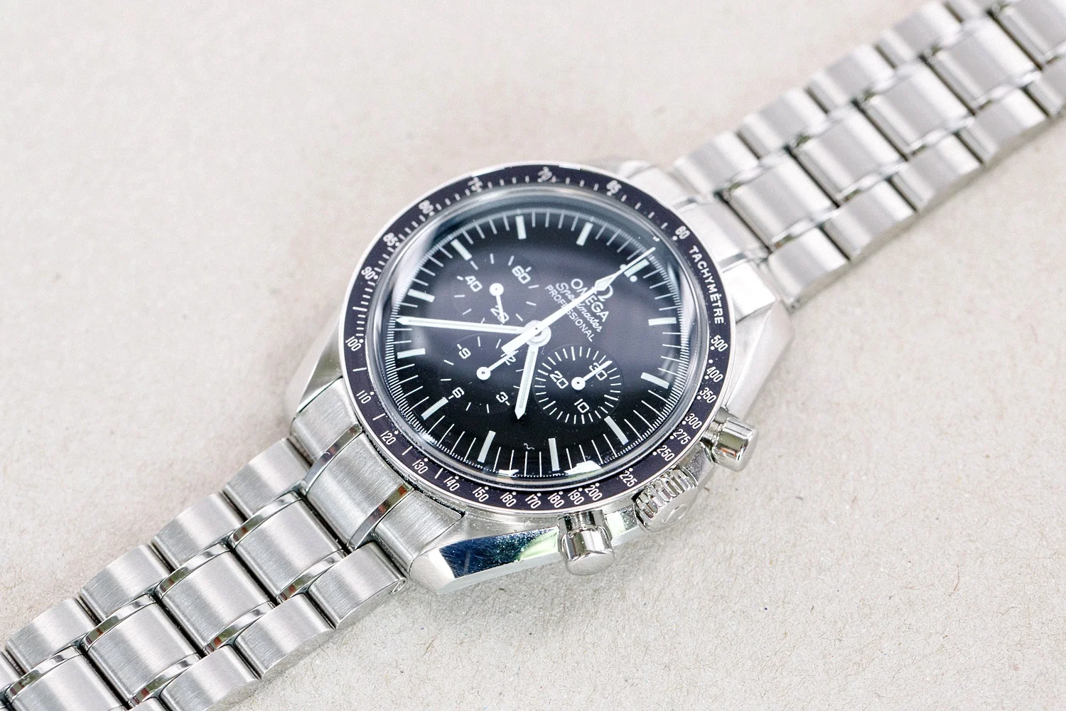 Omega_Speedmaster_Moonwatch_2019_unworn_10.jpg