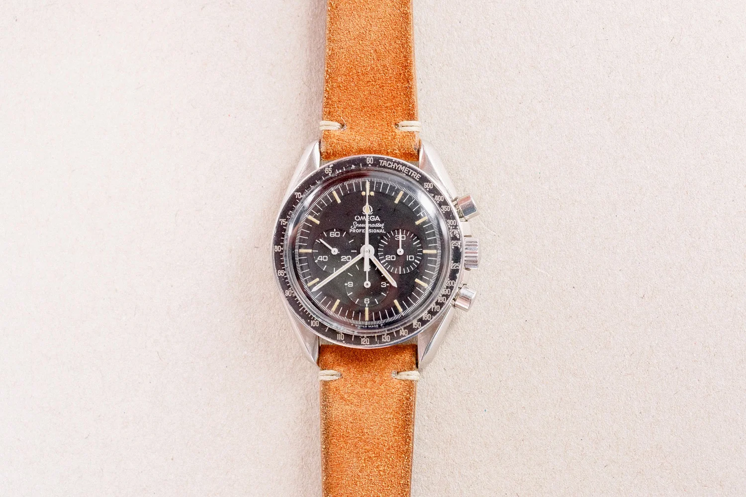 Omega_Speedmaster_76ST_Moonwatch_Patina_Light_Tan_1.jpg