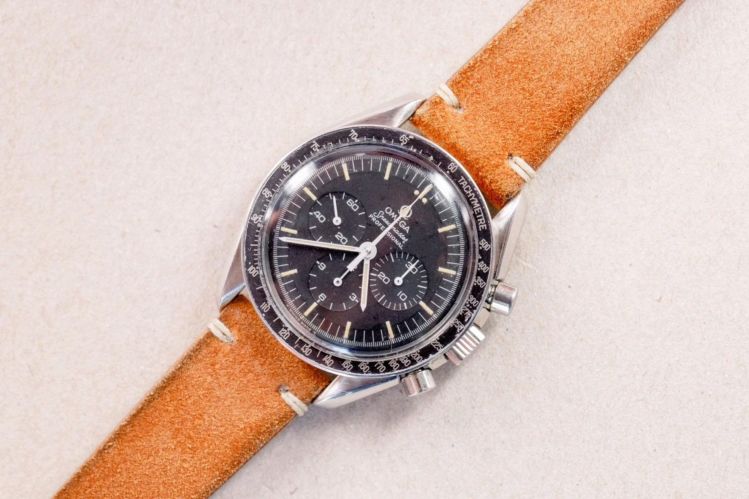 Omega_Speedmaster_76ST_Moonwatch_Patina_Light_Tan_4.jpg
