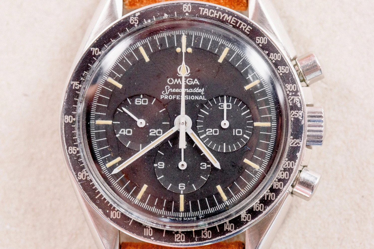 Omega_Speedmaster_76ST_Moonwatch_Patina_Light_Tan_3.jpg