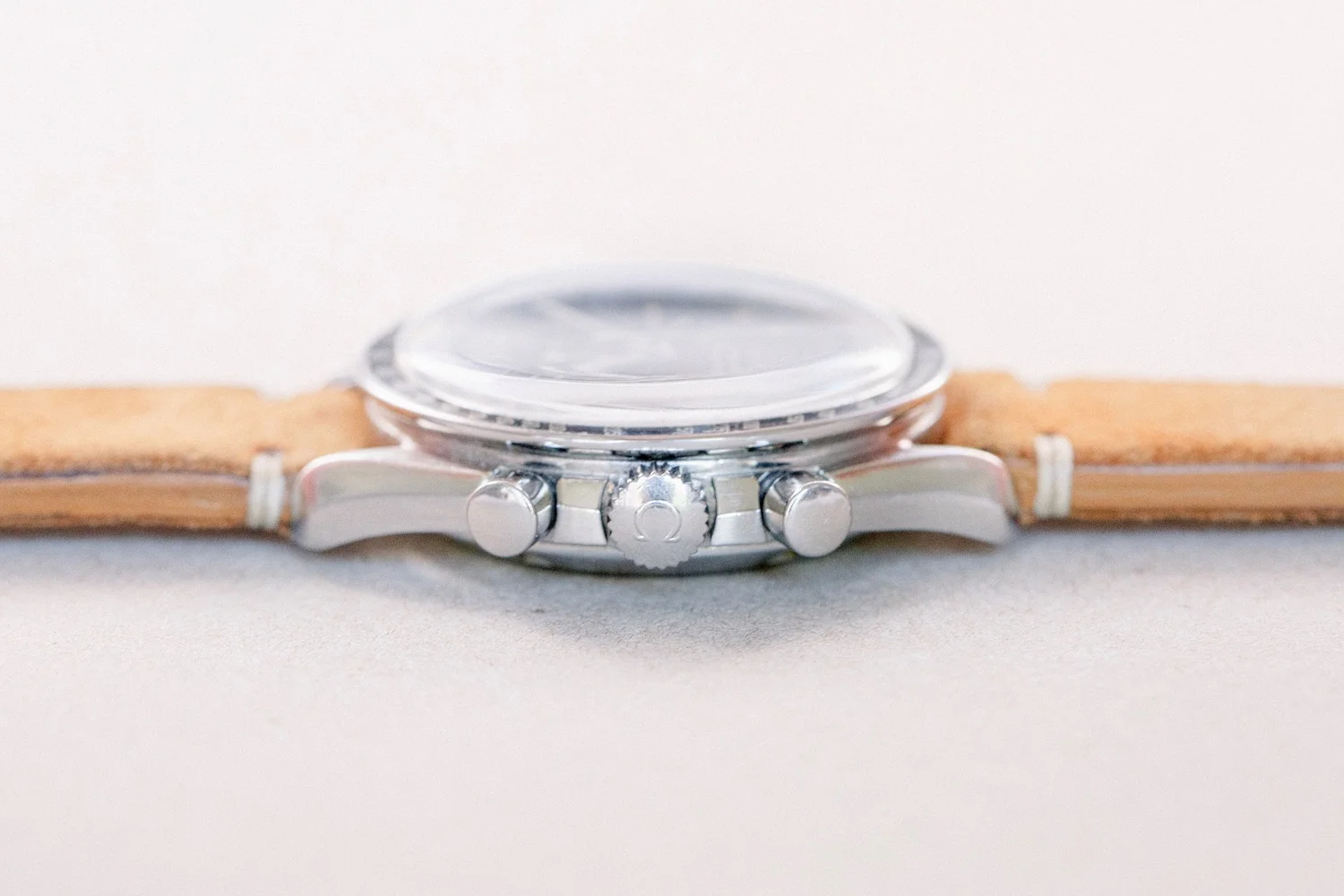 Omega_Speedmaster_76ST_Moonwatch_Patina_Light_Tan_6.jpg