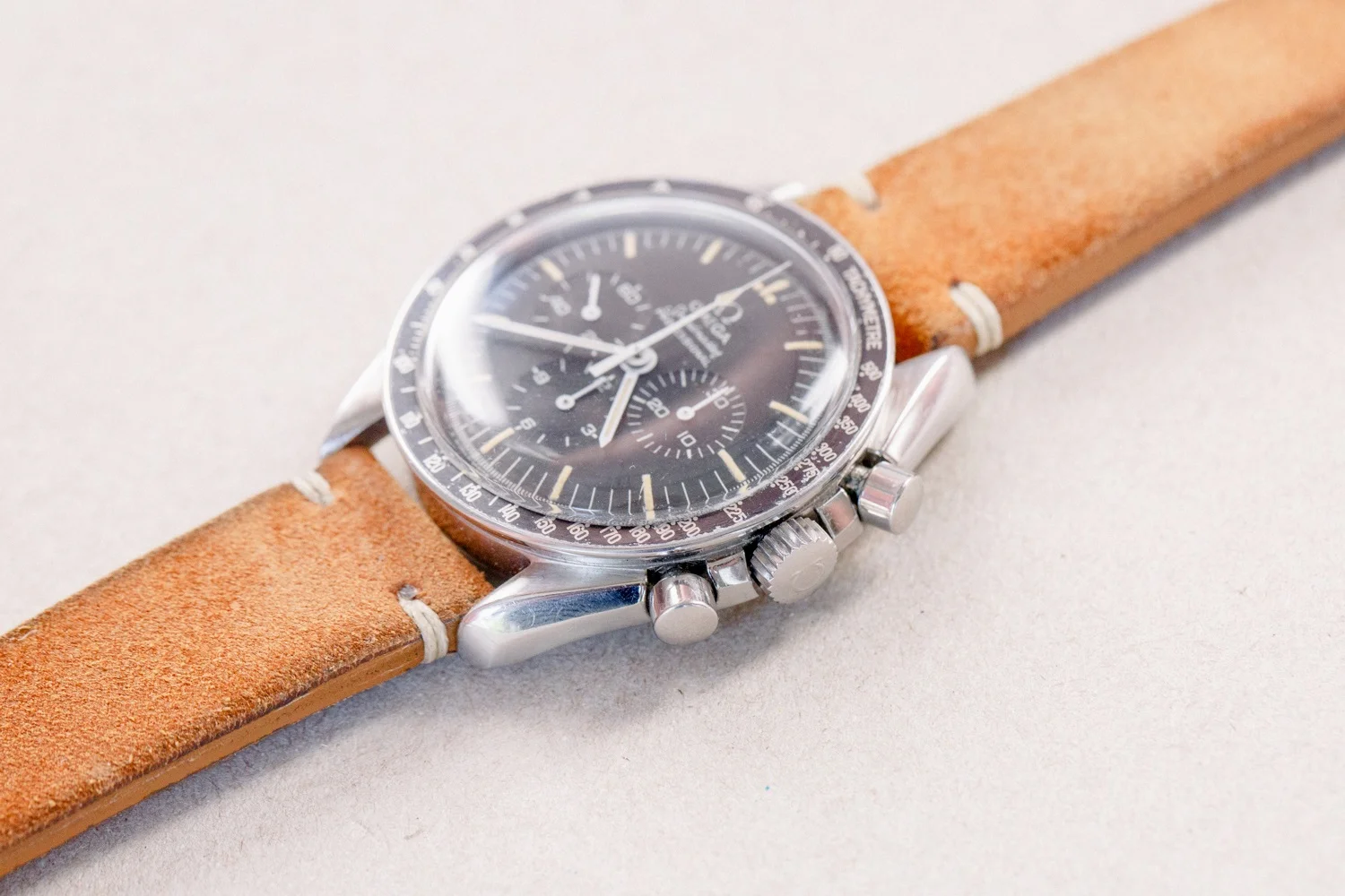 Omega_Speedmaster_76ST_Moonwatch_Patina_Light_Tan_5.jpg