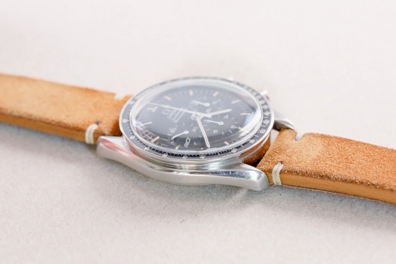 Omega_Speedmaster_76ST_Moonwatch_Patina_Light_Tan_7.jpg