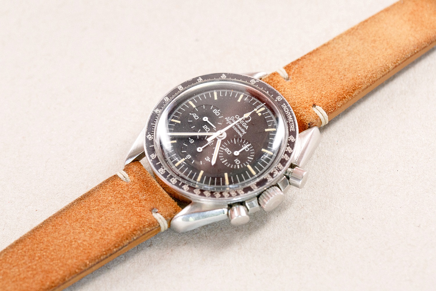 Omega_Speedmaster_76ST_Moonwatch_Patina_Light_Tan_14.jpg