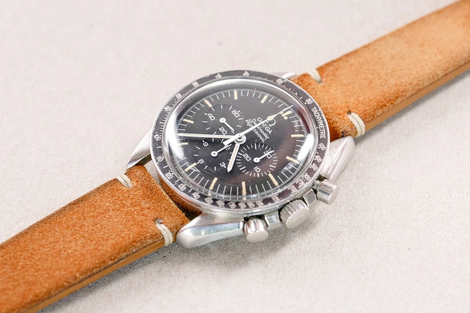Omega_Speedmaster_76ST_Moonwatch_Patina_Light_Tan_15.jpg