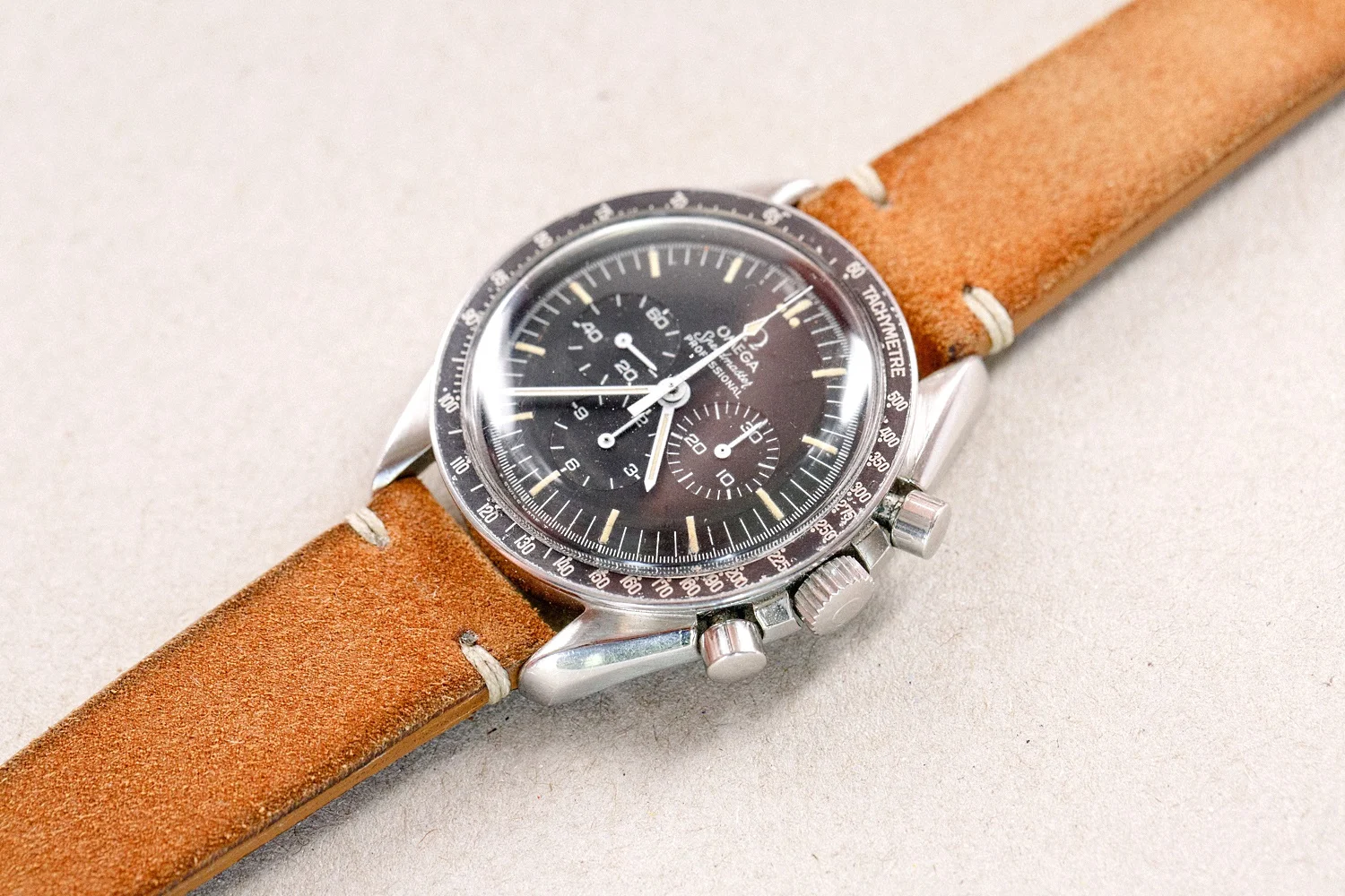 Omega_Speedmaster_76ST_Moonwatch_Patina_Light_Tan_16.jpg