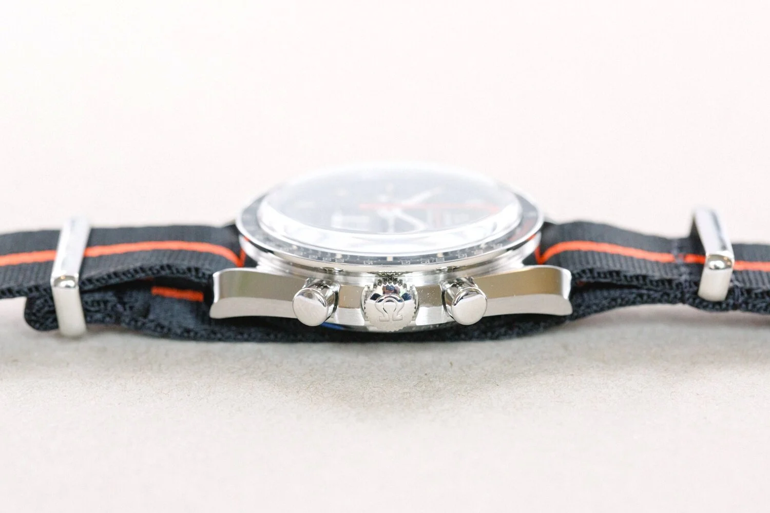 Omega_Speedmaster_Ultraman_ST2_Limited_Edition_3.jpg