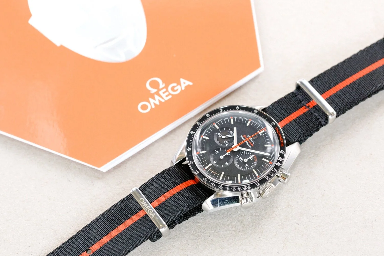 Omega_Speedmaster_Ultraman_ST2_Limited_Edition_13.jpg