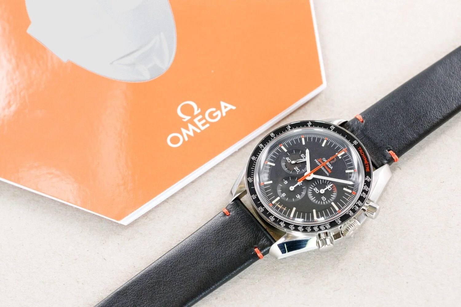 Omega_Speedmaster_Ultraman_ST2_Limited_Edition_16.jpg