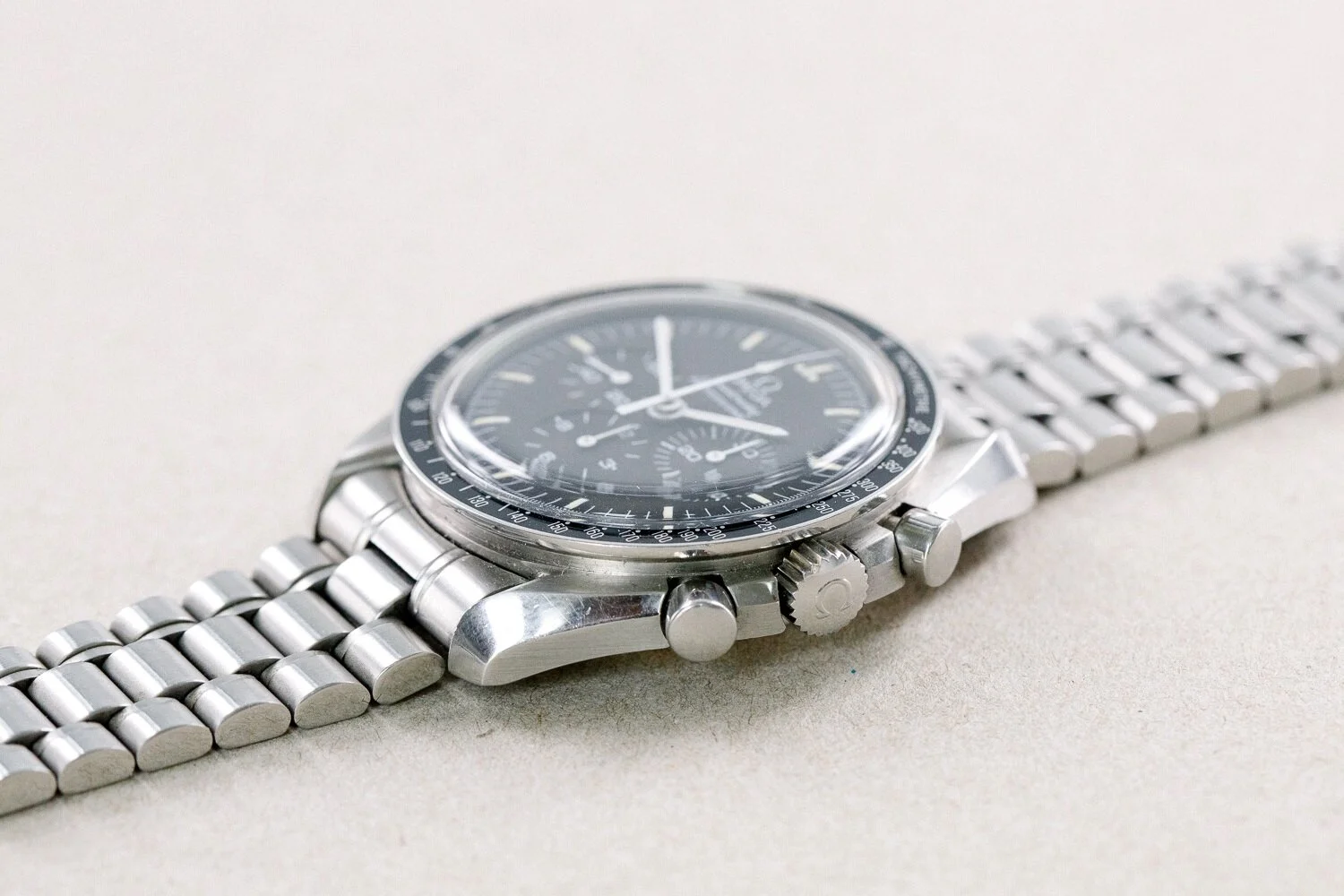 Omega_Speedmaster_MoonWatch_145022_3590_Fir_Tree_Tritium_3.jpg
