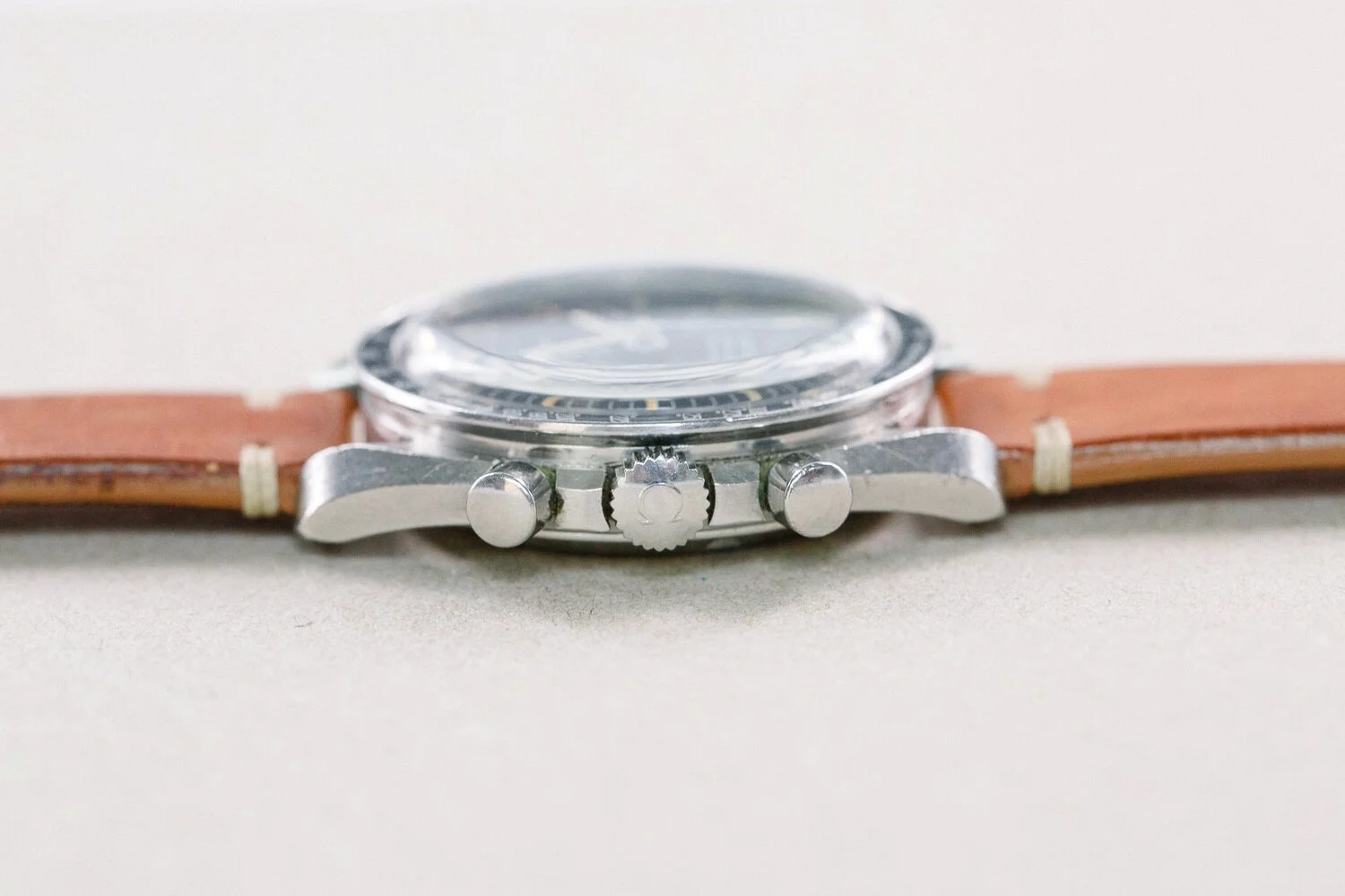 Omega_Speedmaster_105012_66_CB_Case_DON_Bezel_5.jpg
