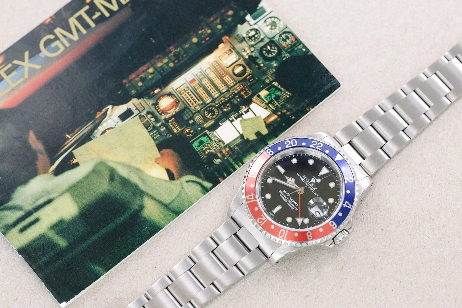 Rolex_GMTmaster_16700_Pepsi_Serif_Swiss_Only_1999_Full_Set_17.jpg