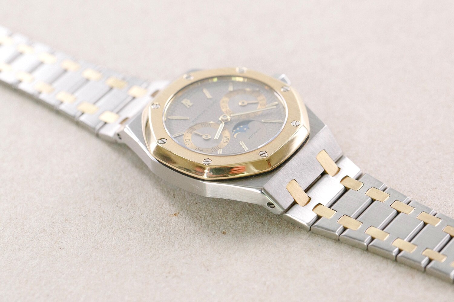 Audemars_Piguet_Royal Oak_25594SA_Calendar_Moonphase_4.jpg