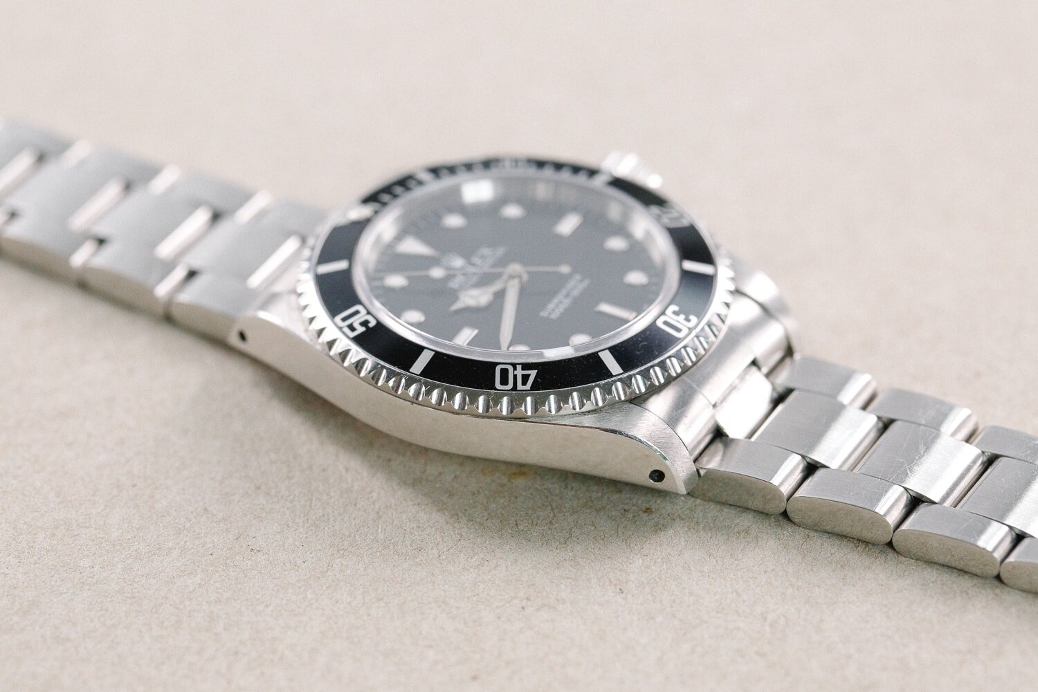 Rolex_14060_Submariner_2_line_1997_Tritium_4.jpg