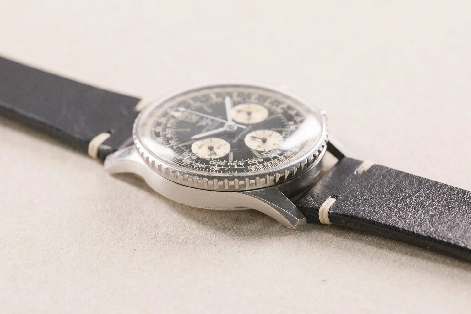 Breitling_806_Navitimer_Small_Eye_1966_Black_4.jpg