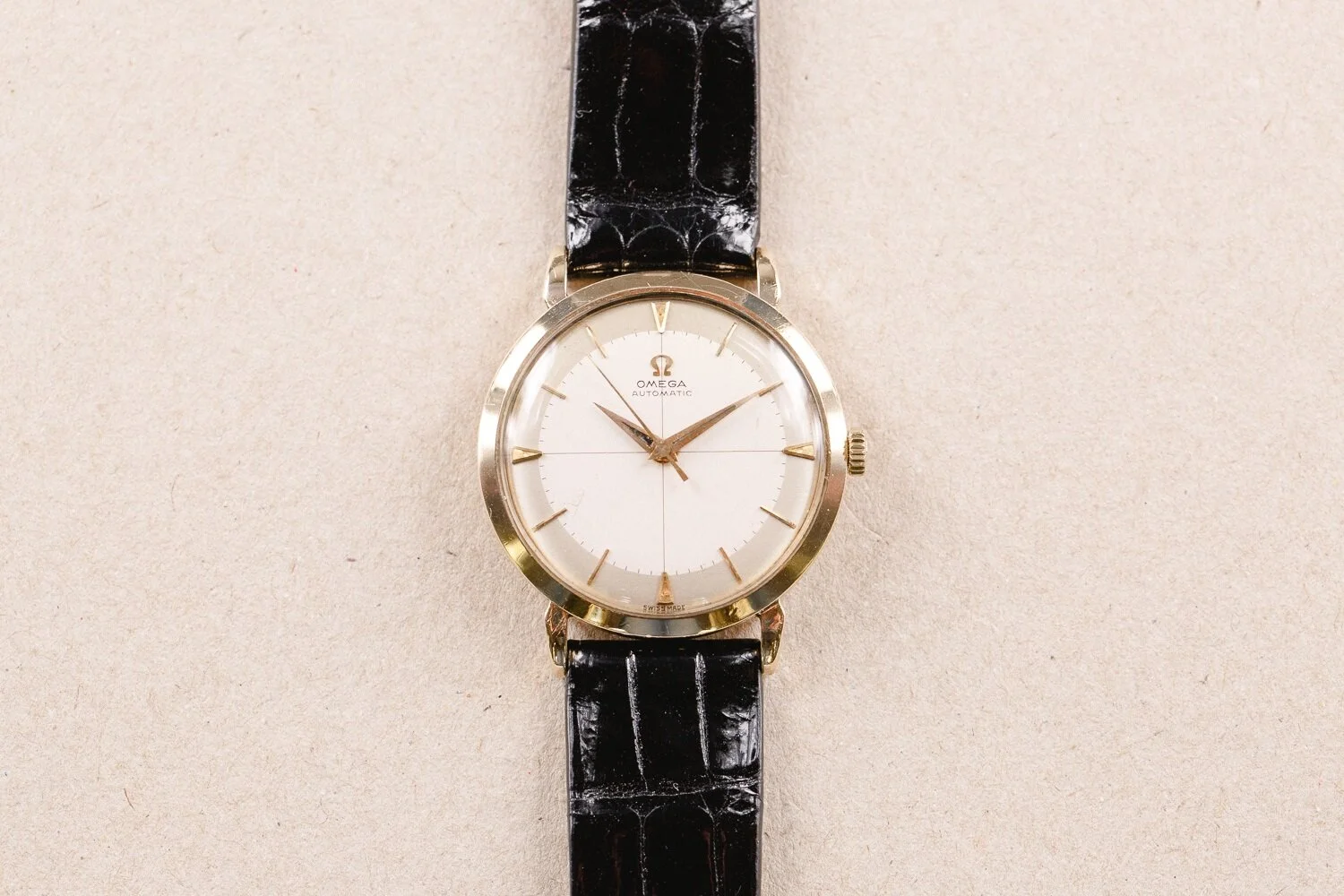 Omega_9ct_Gold_Automatic_501_Black_1959_1.jpg