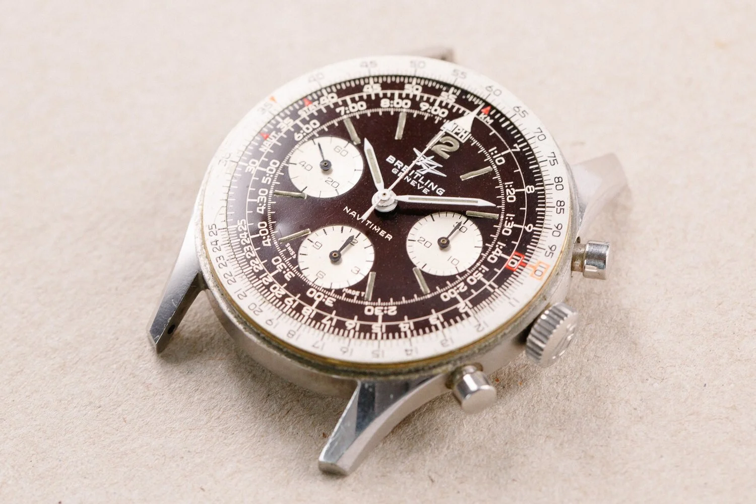 Breitling_806_Navitimer_Red_Box_10_1969_Khaki_Patina_10.jpg