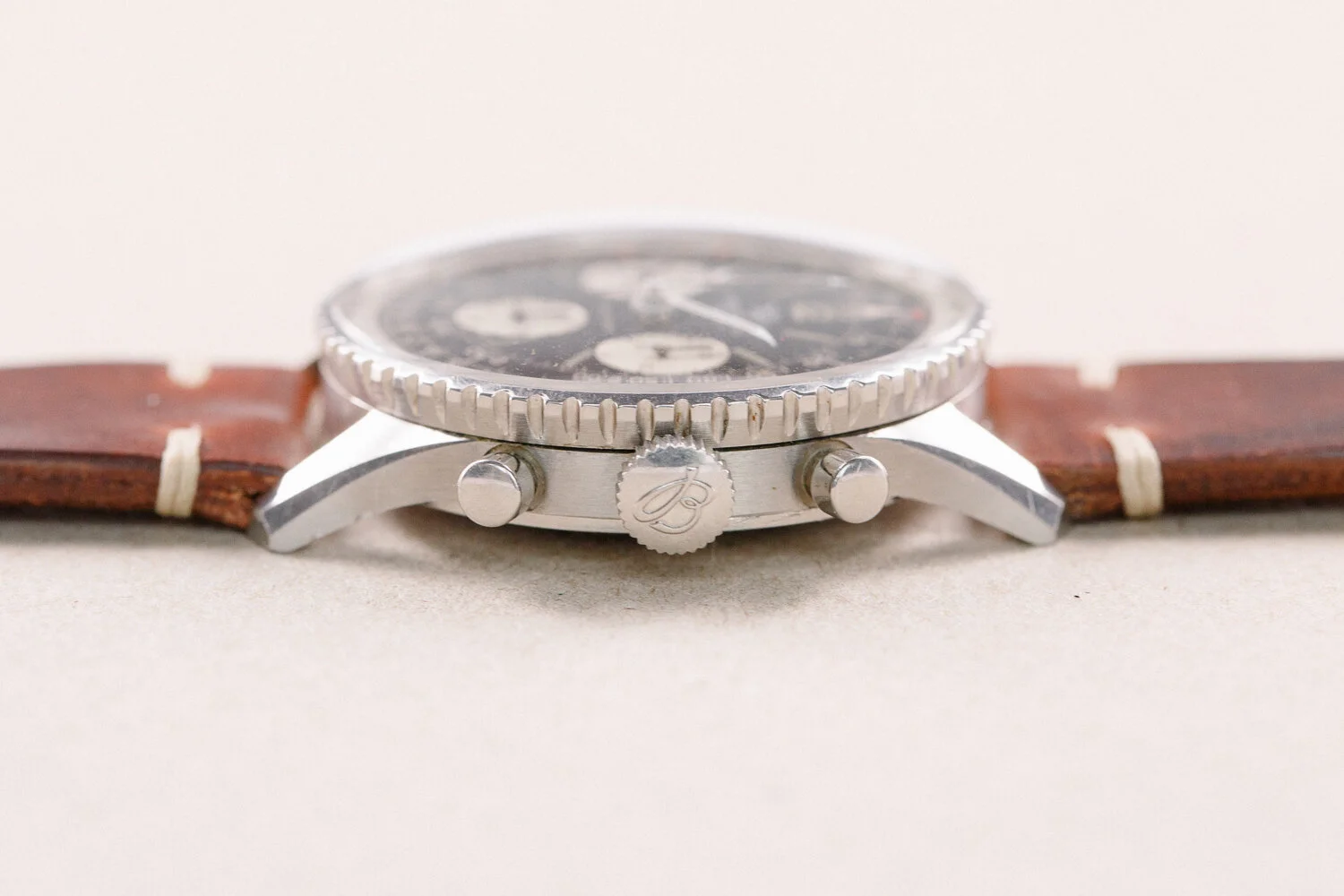 Breitling_806_Navitimer_Red_Box_10_1969_Khaki_Patina_6.jpg