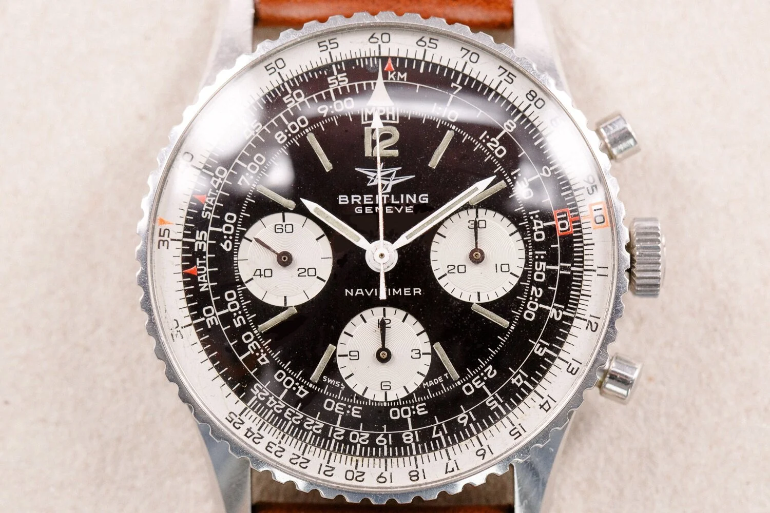 Breitling_806_Navitimer_Red_Box_10_1969_Khaki_Patina_2.jpg