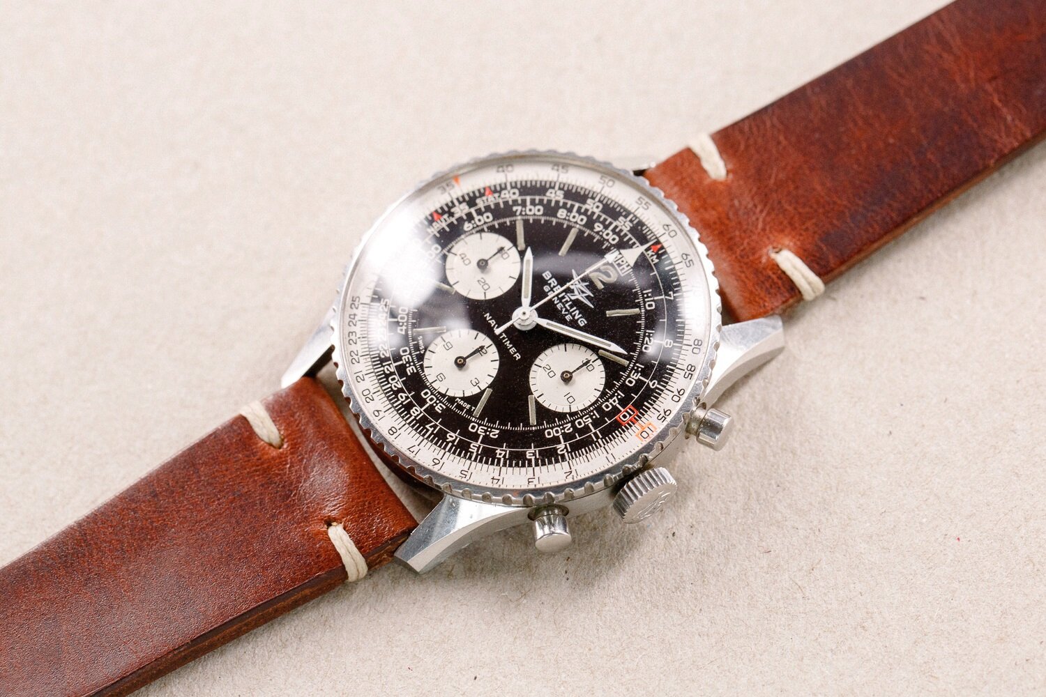 Breitling_806_Navitimer_Red_Box_10_1969_Khaki_Patina_14.jpg