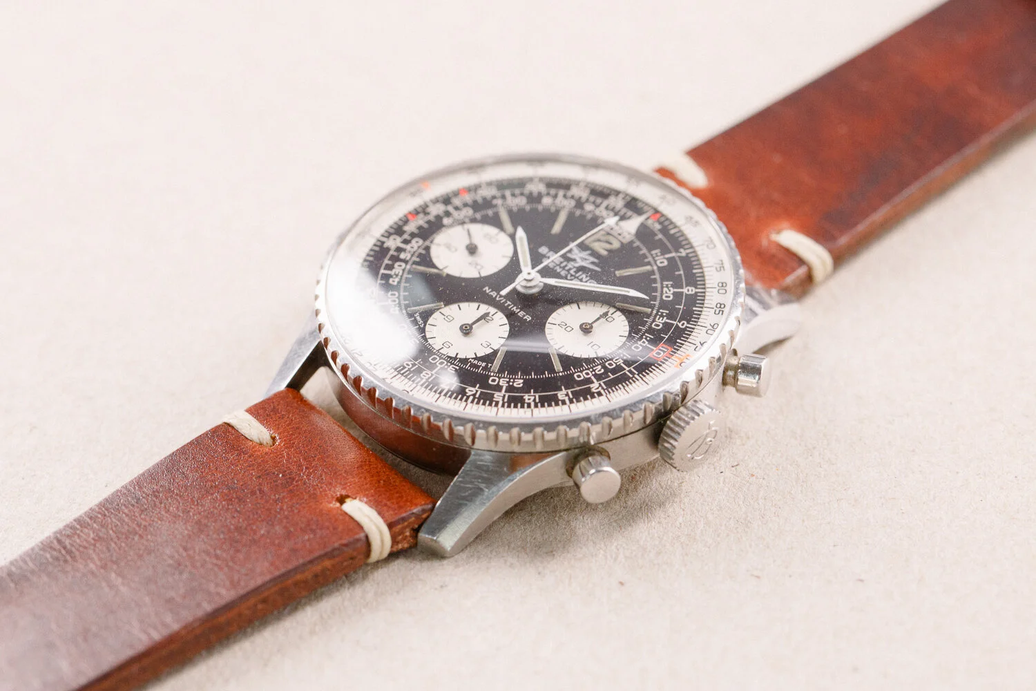 Breitling_806_Navitimer_Red_Box_10_1969_Khaki_Patina_4.jpg