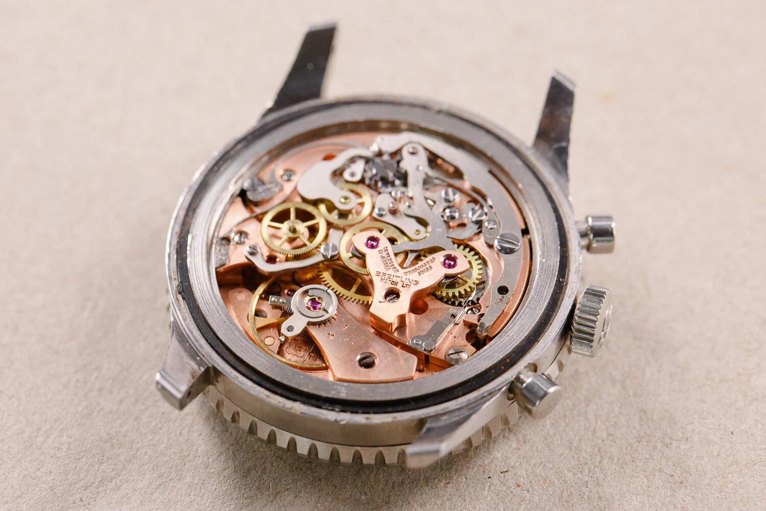 Breitling_806_Navitimer_Red_Box_10_1969_Khaki_Patina_13.jpg