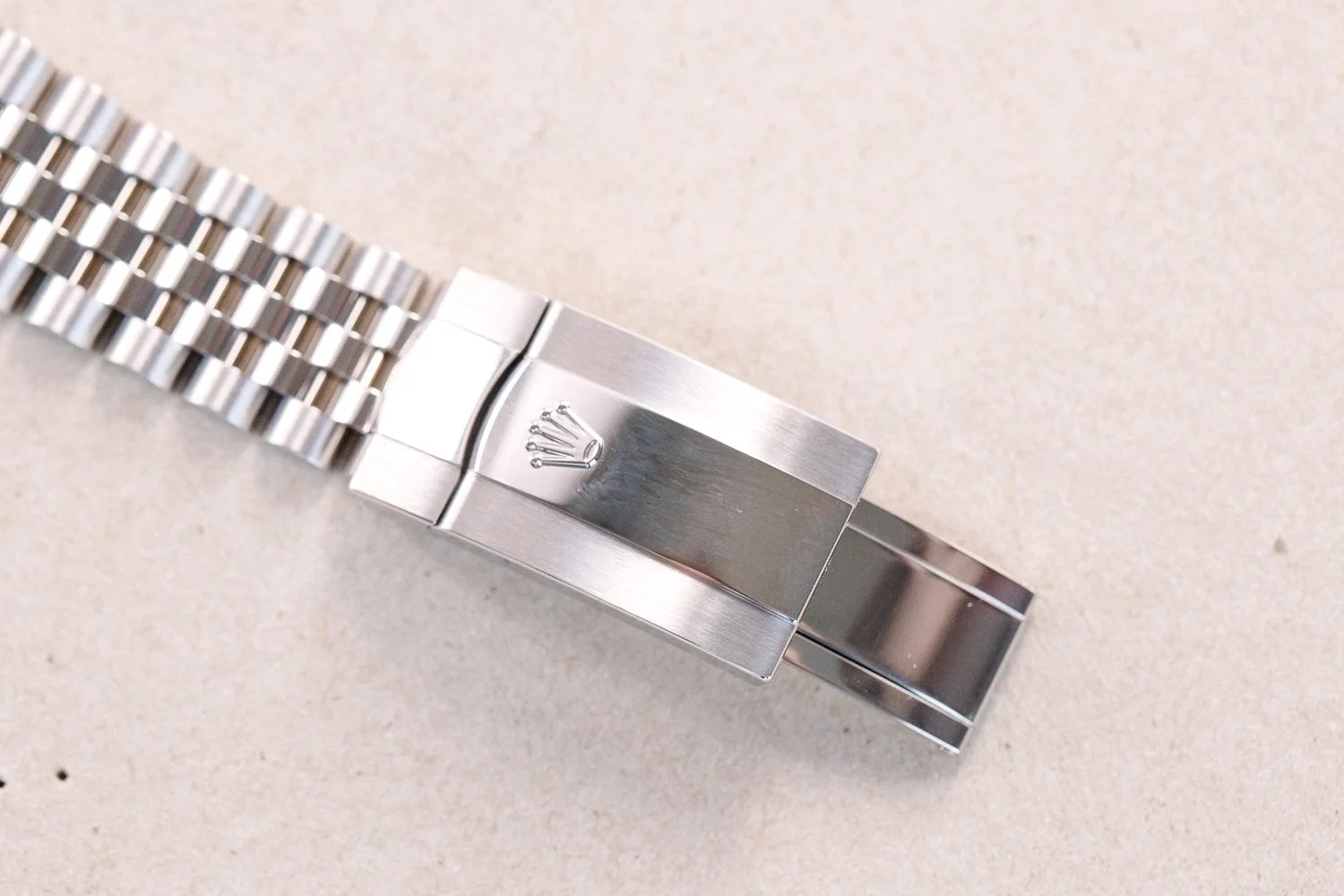 Rolex_126234_Datejust_36_Steel_Fluted_Wimbledon_New_2021_6.jpg