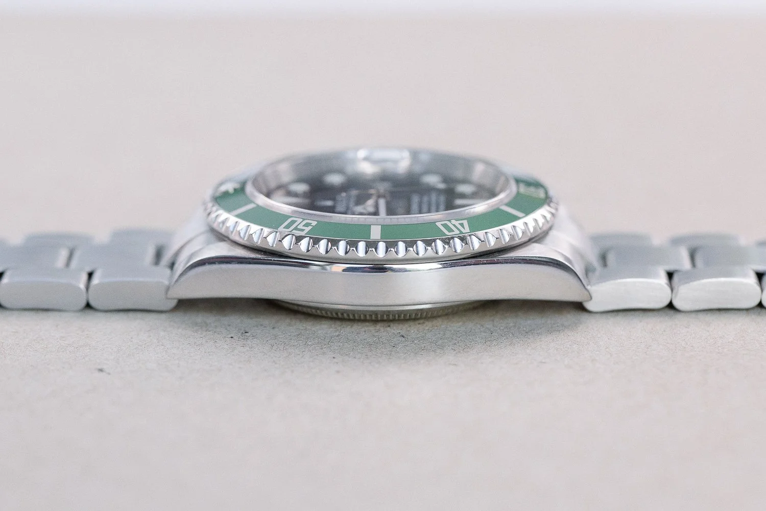 Rolex_Submariner_Date_16610LV_Green_Bezel_Rehaut_Full_Set_2007_M_Serial_6-2.jpg