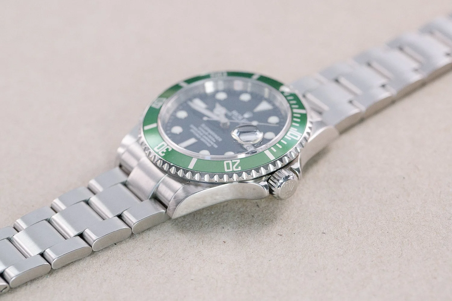 Rolex_Submariner_Date_16610LV_Green_Bezel_Rehaut_Full_Set_2007_M_Serial_3-2.jpg