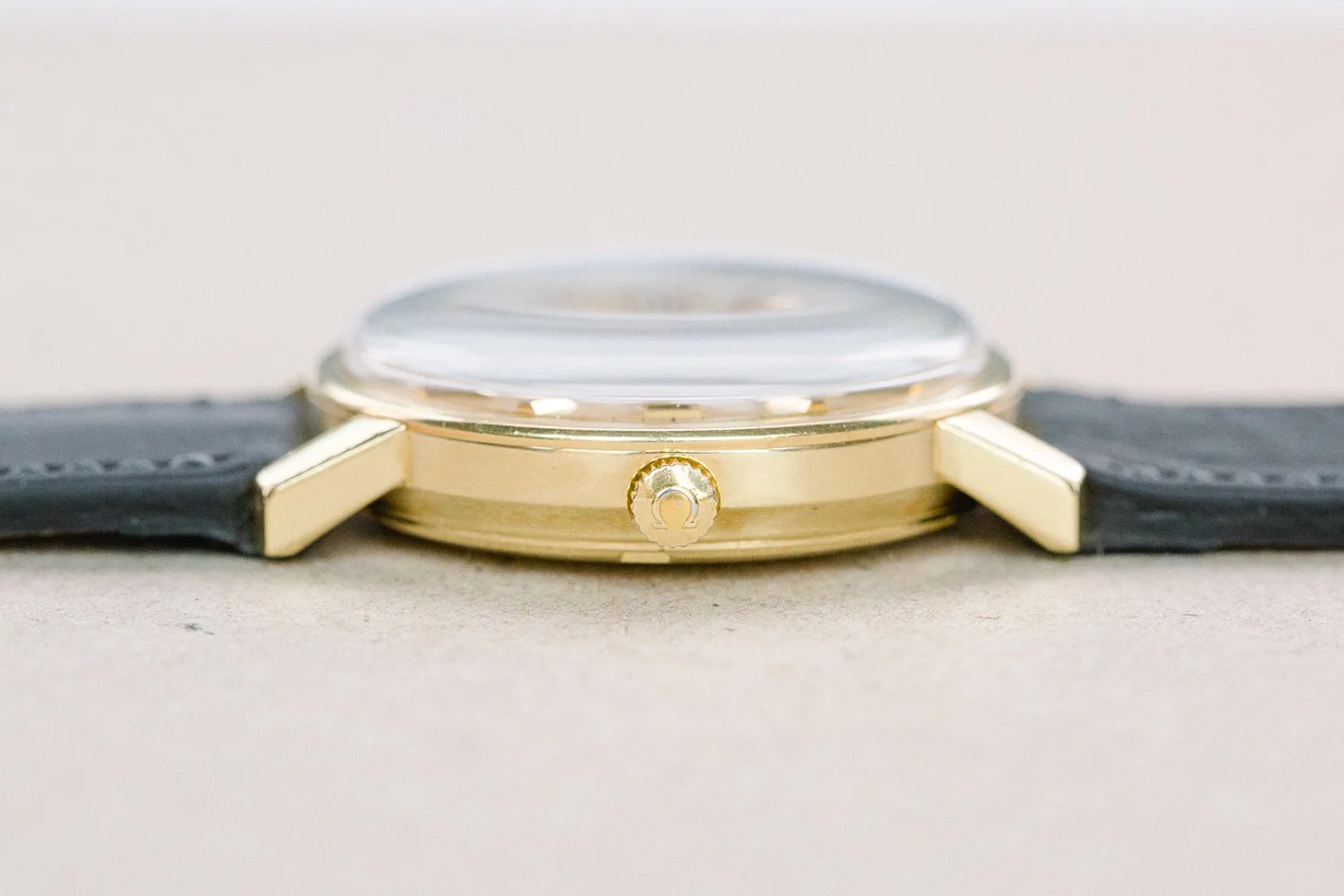 Omega_Constellation_18ct_Gold_OM_Deluxe_Dial_751_Day_Date_Black1968_6-2.jpg