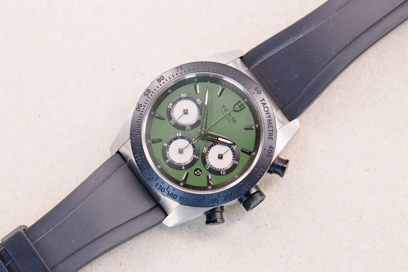 TUDOR_Fastrider_Chronograph_42010N_Green__Full_Set_9.jpg