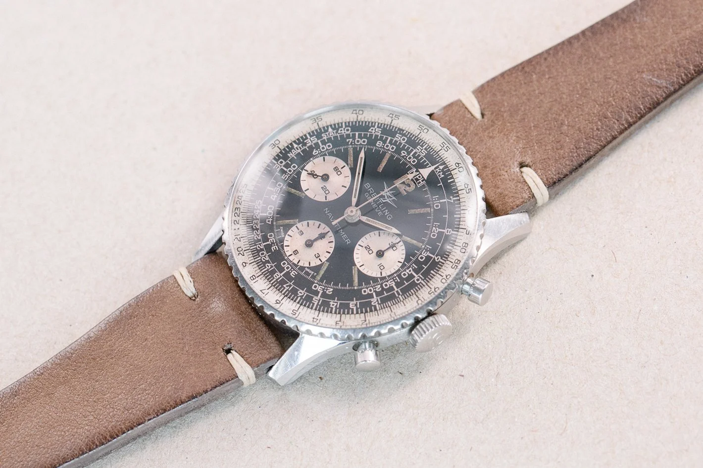 Breitling_806_Navitimer_Gloss_Dial_Patina_1966_Khaki_Brown_10.jpg