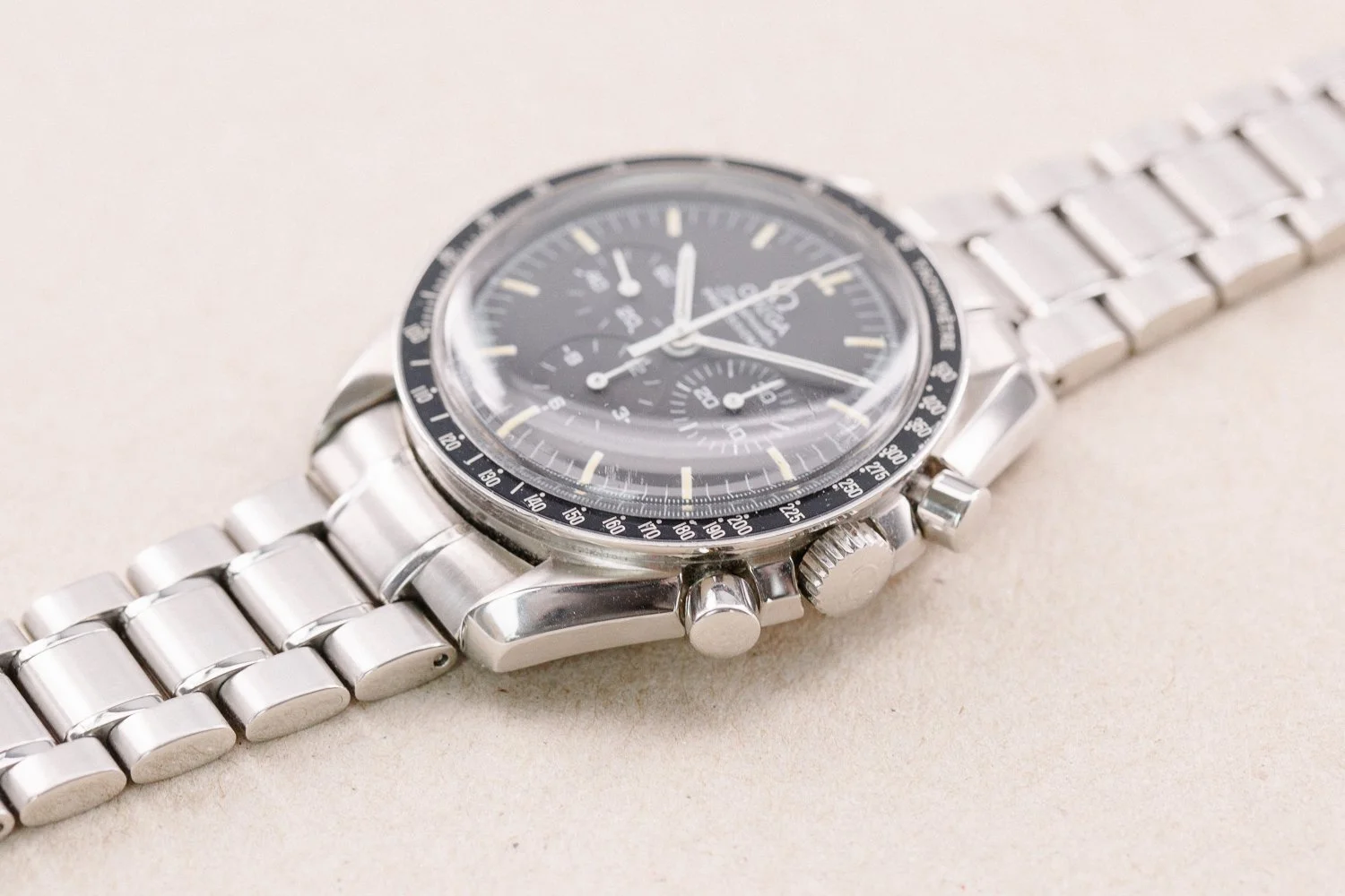 Omega_Speedmaster_359050_Moonwatch_Tritium_Vintage_1996_5-2.jpg