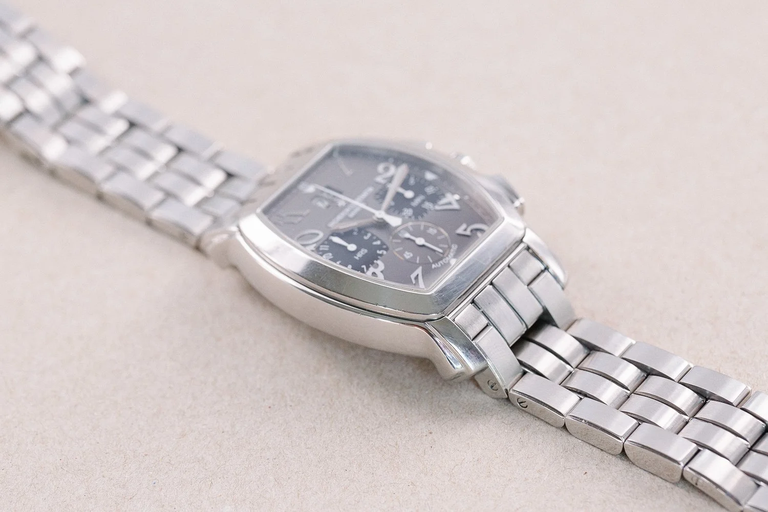 Vacheron_Constantin_Royal_Eagle_49145_Chronograph_Grey_Box_4-2.jpg