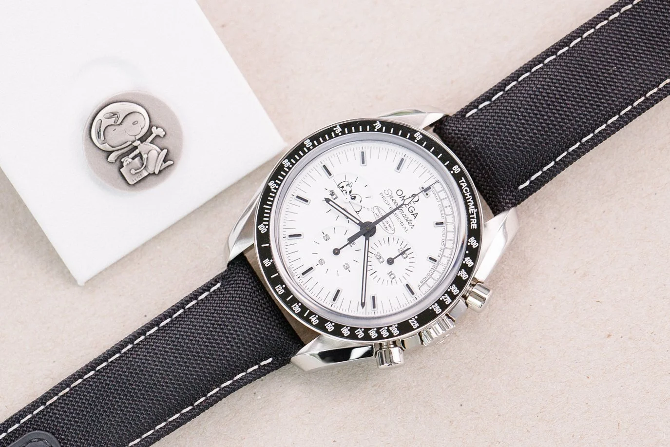 Omega_Speedmaster_Snoopy_45th_Moonwatch_White_Dial_Limited_Edition_2015_Full_Set_15-2.jpg