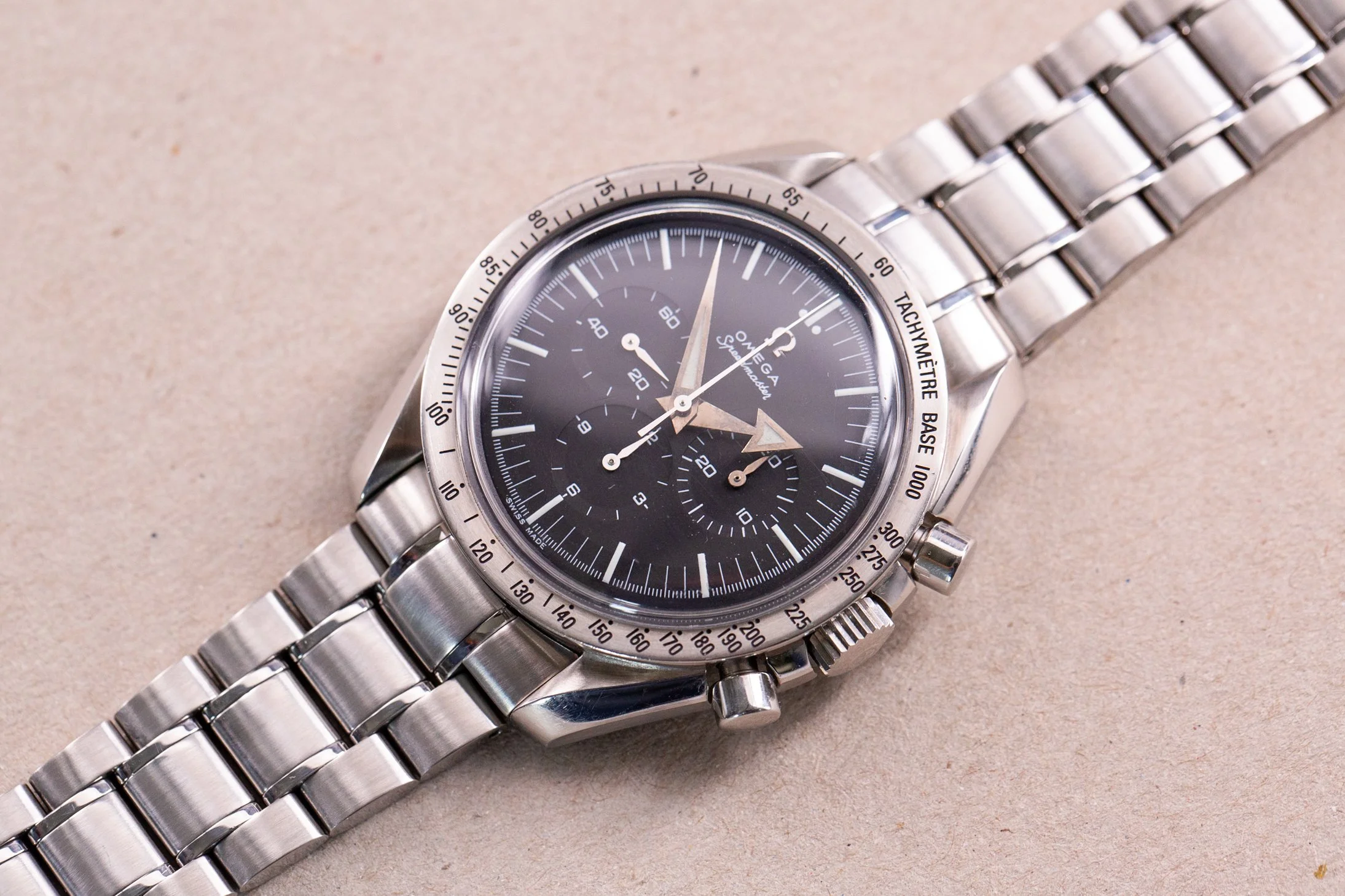 Omega_Speedmaster_Reissue_Moonwatch_Broad_Arrow_57_Box_Card_3594_3-2.jpg