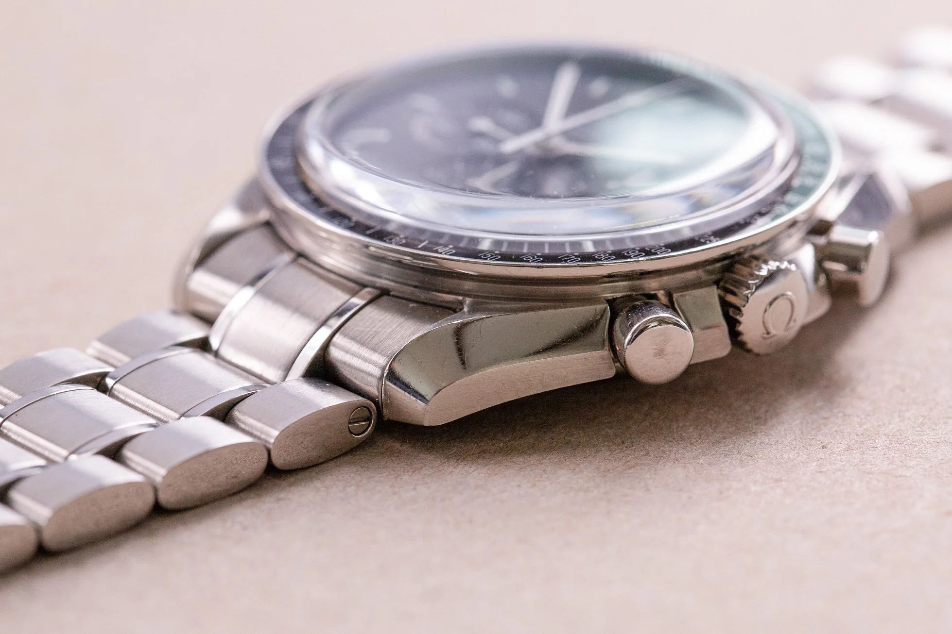 Omega_Speedmaster_Moonwatch_Legendary_NASA_311.30.42.30.01.005_Full_Set_2017_8-2.jpg