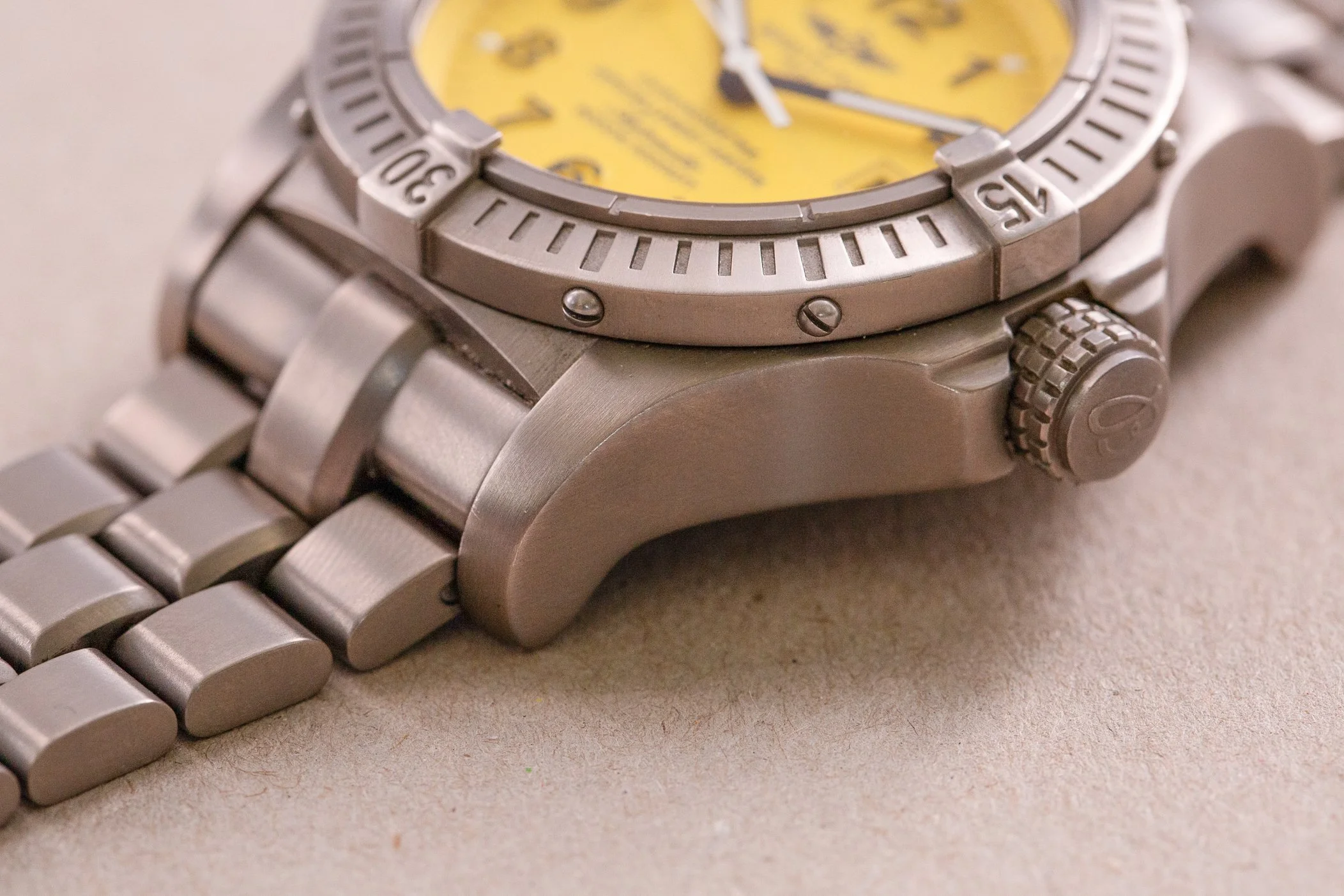 Breitling_Avenger_Seawolf_Yellow_Titanium_E17370_Full_Set_2003_9-2.jpg