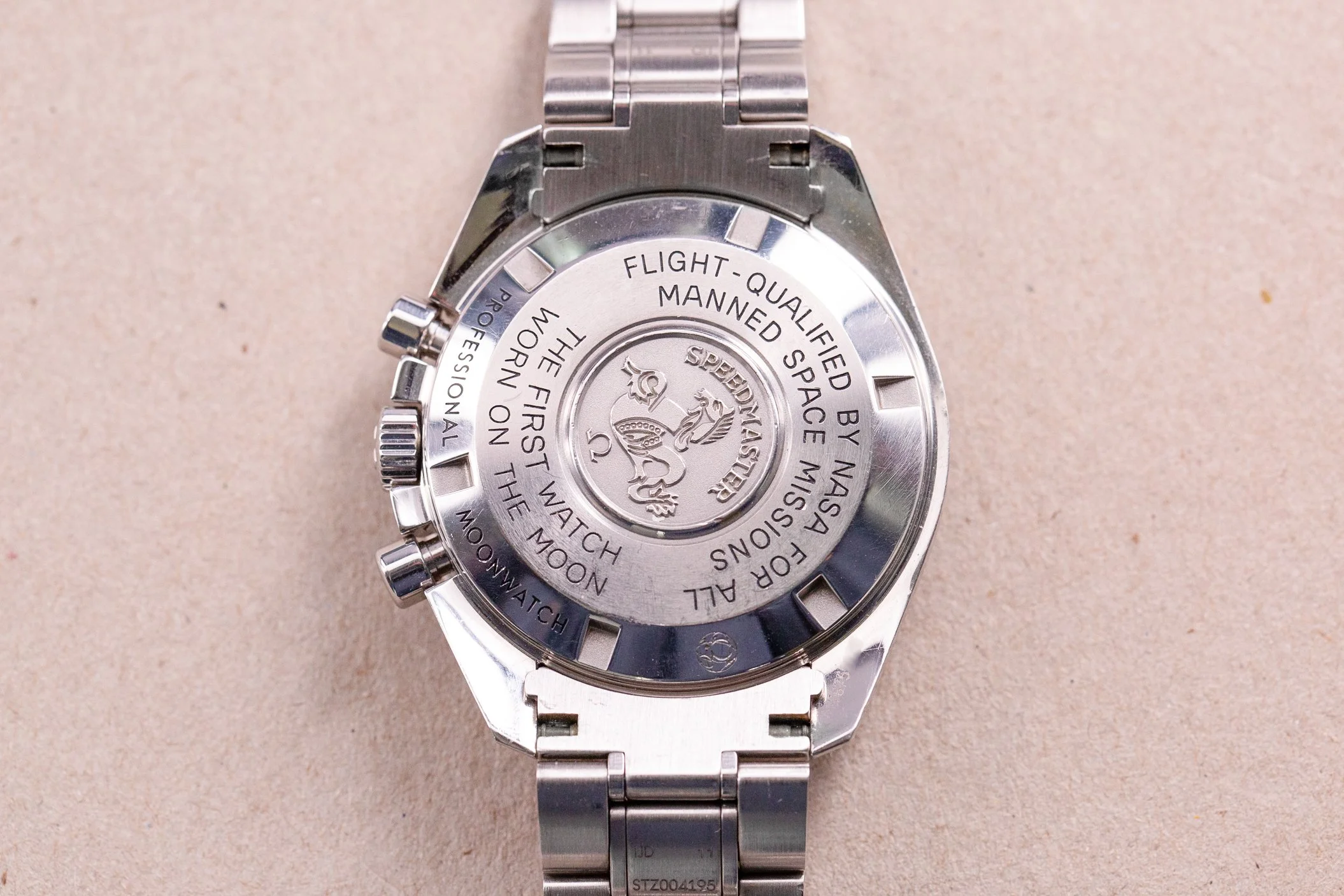 Omega_Speedmaster_Moonwatch_Legendary_NASA_311.30.42.30.01.005_Full_Set_2017_15-2.jpg