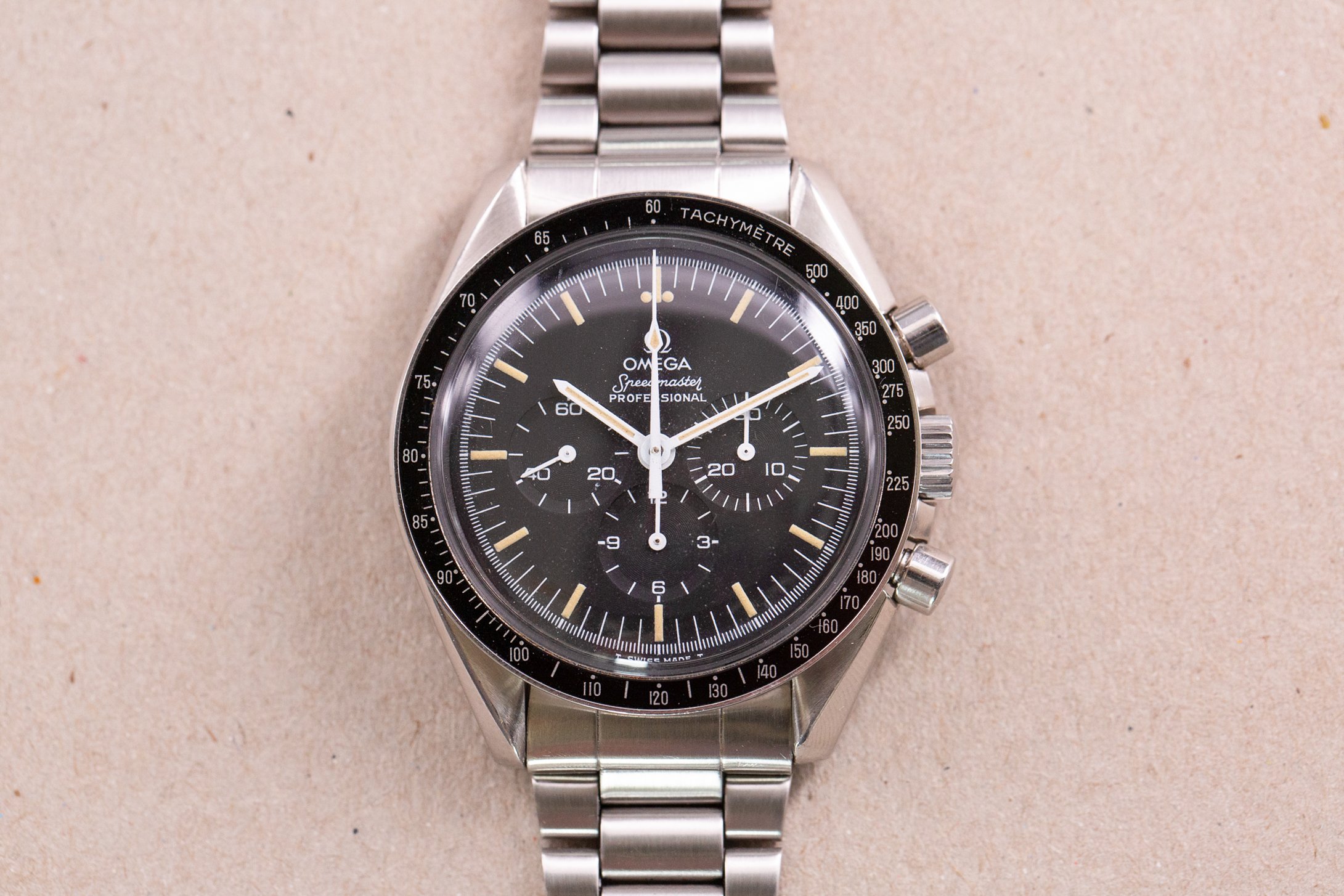 Omega_Speedmaster_Moonwatch_76ST_Cream_Patina_Vintage_1978_Bracelet_1171_3-2.jpg