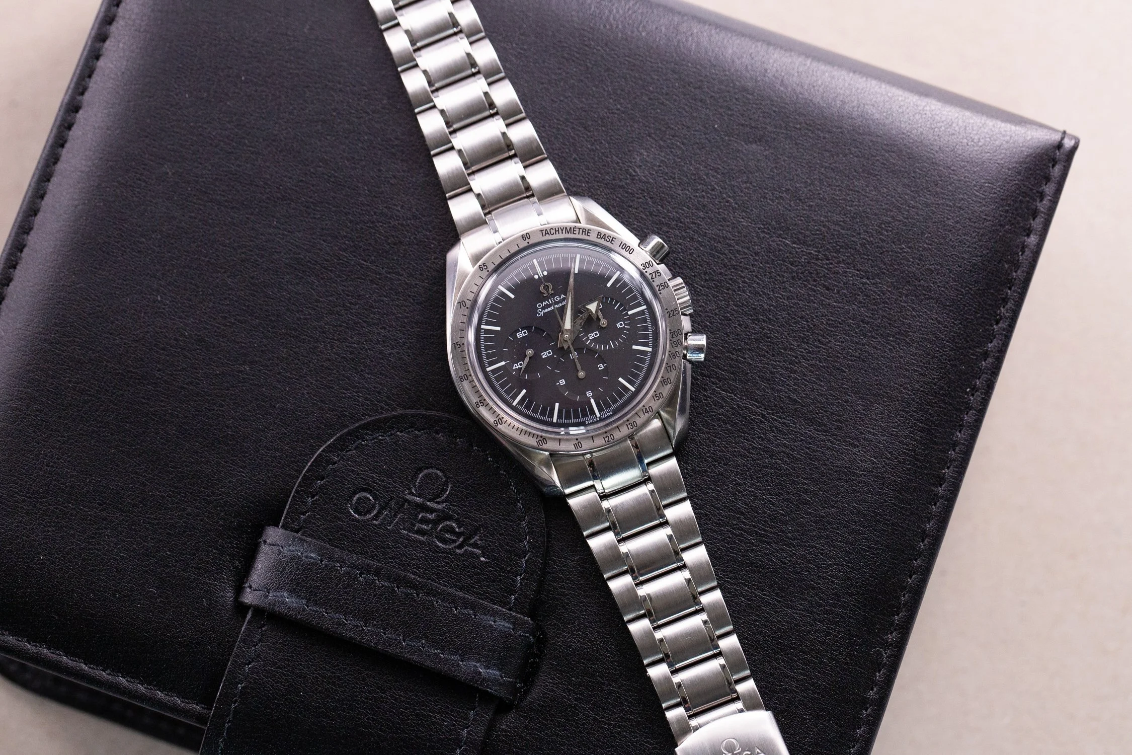 Omega_Speedmaster_Reissue_Moonwatch_Broad_Arrow_57_Box_Card_3594_15-2.jpg